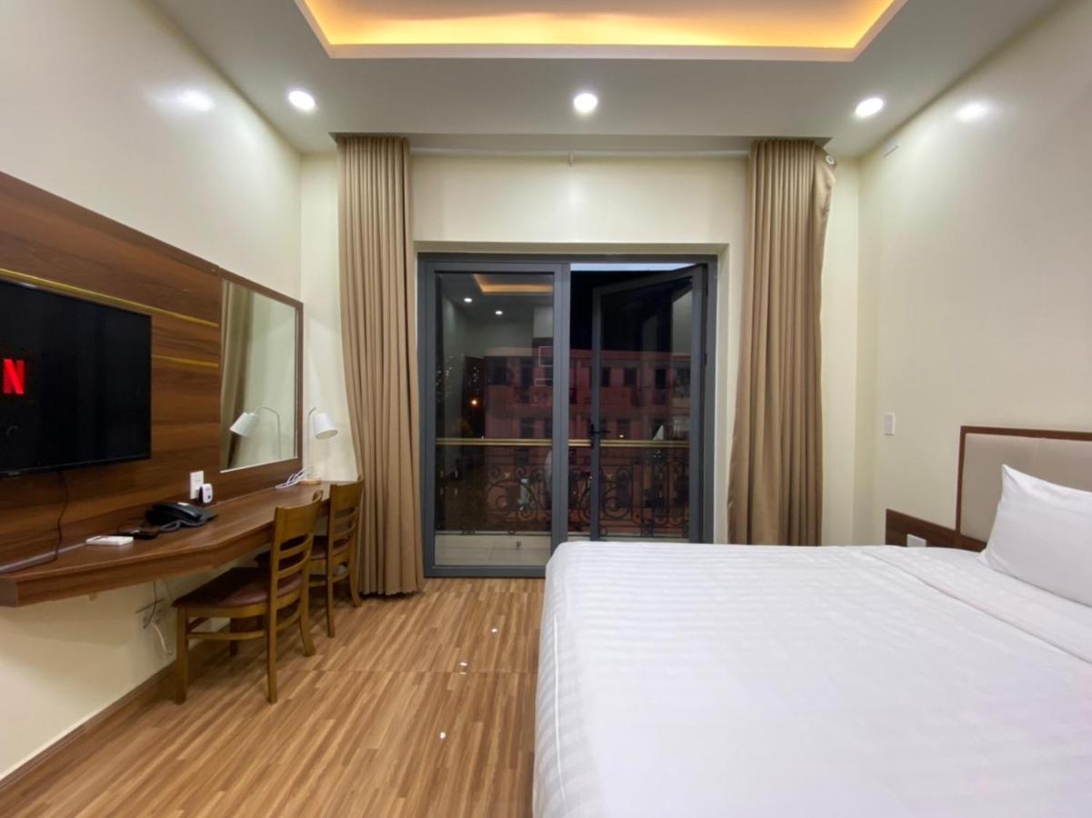 Winston Riverside Hotel